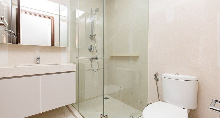 For rent 3 bedrooms condo in Watthana, Bangkok