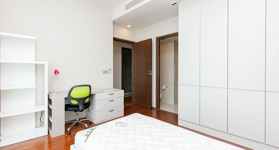 For rent 3 bedrooms condo in Watthana, Bangkok