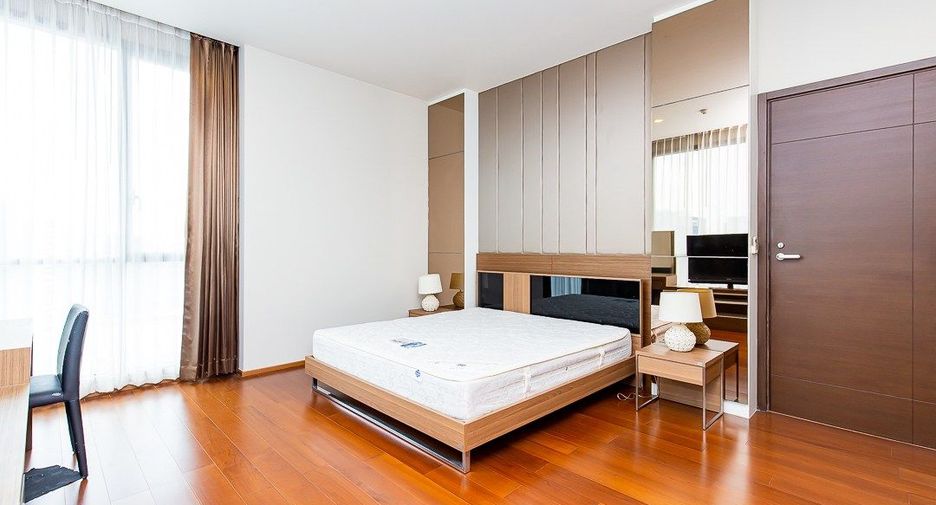 For rent 3 bedrooms condo in Watthana, Bangkok