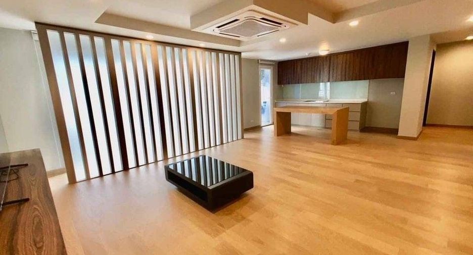 For sale 4 bedrooms condo in Watthana, Bangkok