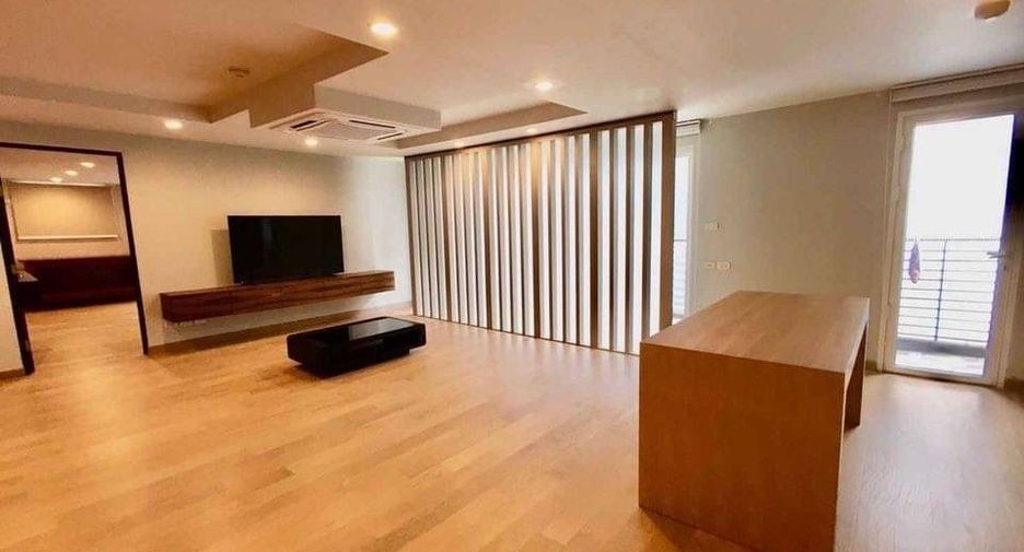For sale 4 bedrooms condo in Watthana, Bangkok