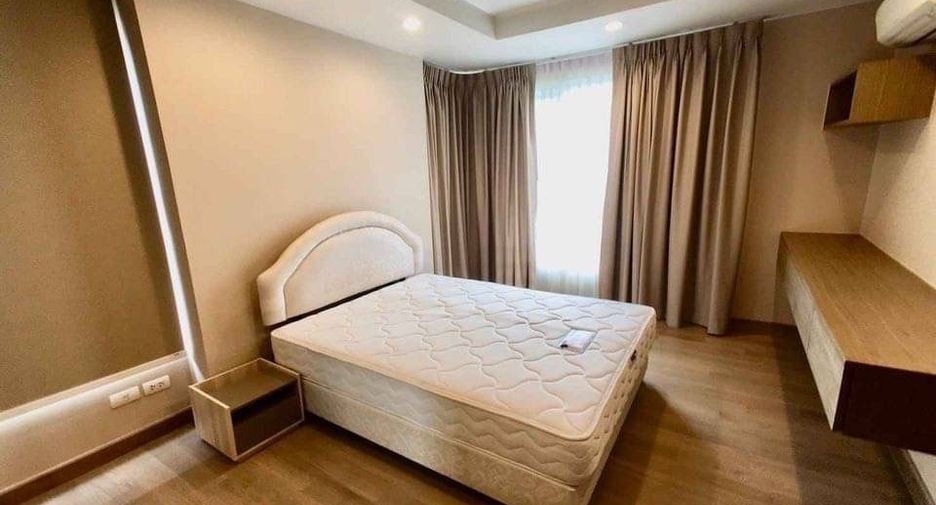 For sale 4 bedrooms condo in Watthana, Bangkok