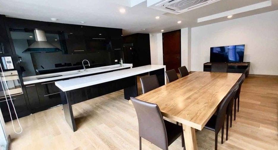 For sale 4 bedrooms condo in Watthana, Bangkok