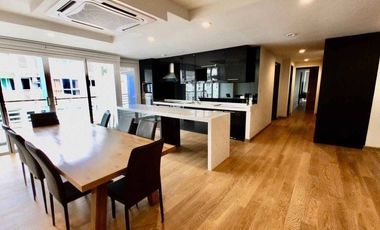 For sale 4 bedrooms condo in Watthana, Bangkok