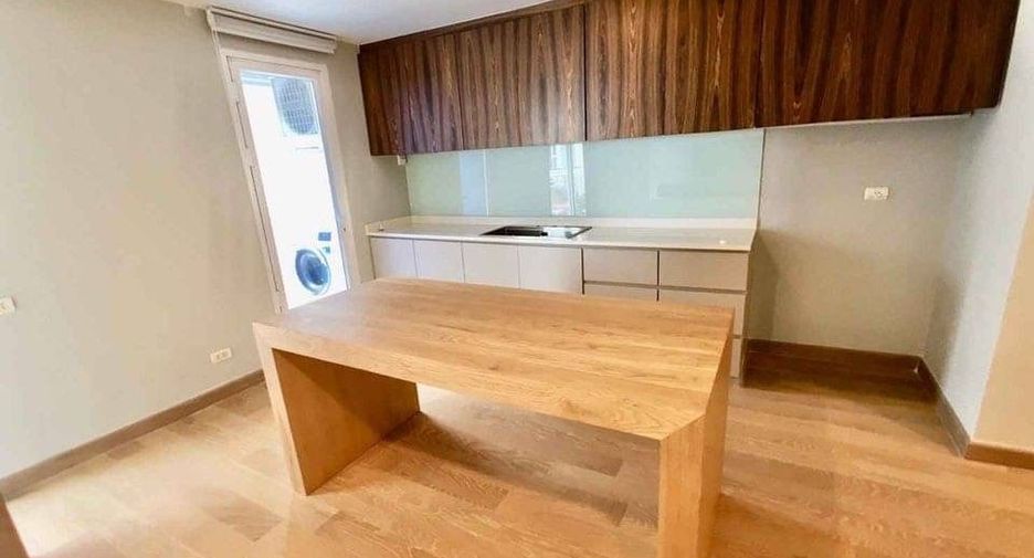 For sale 4 bedrooms condo in Watthana, Bangkok