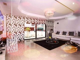 For sale 5 bed townhouse in Bang Lamung, Chonburi