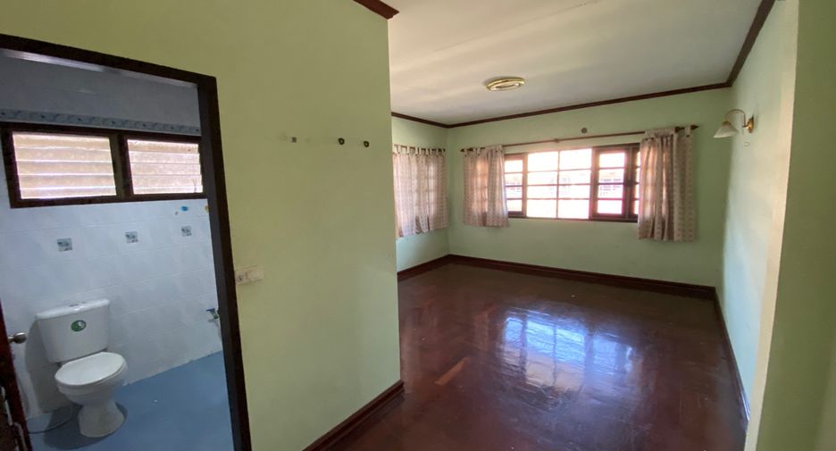 Haus zum Kauf mit 6 Zimmer in Taling Chan, Bangkok