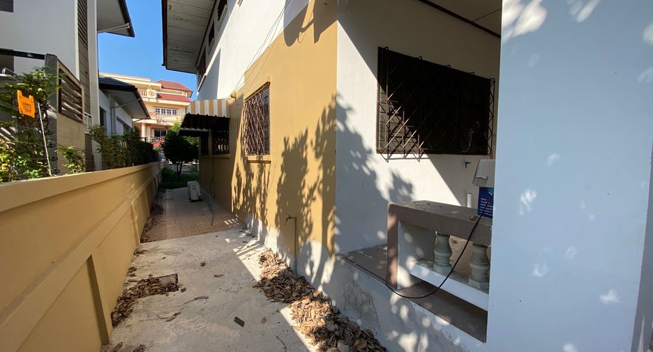 Haus zum Kauf mit 6 Zimmer in Taling Chan, Bangkok