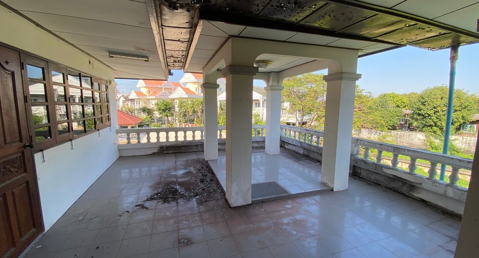 Haus zum Kauf mit 6 Zimmer in Taling Chan, Bangkok