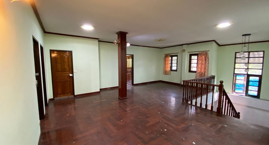 Haus zum Kauf mit 6 Zimmer in Taling Chan, Bangkok