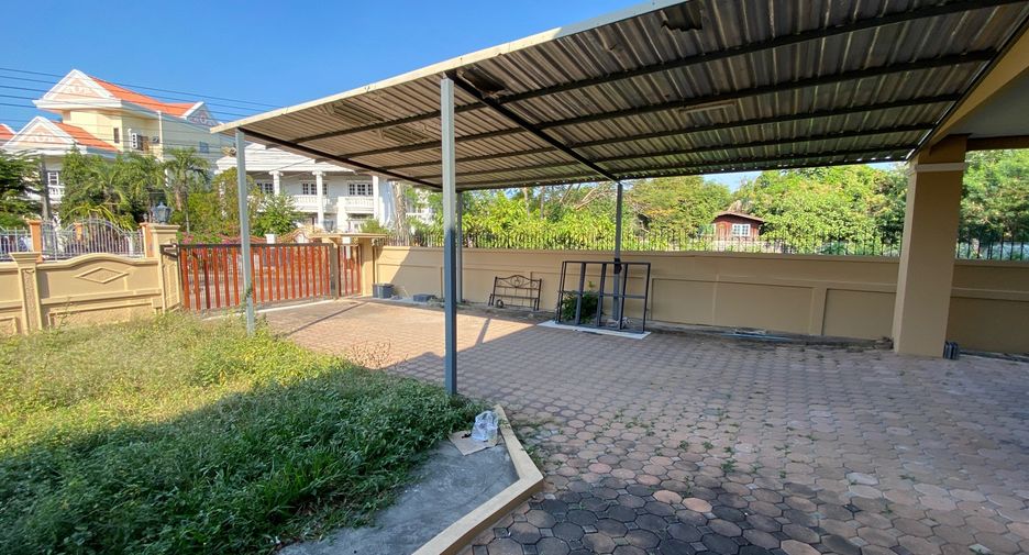 Haus zum Kauf mit 6 Zimmer in Taling Chan, Bangkok
