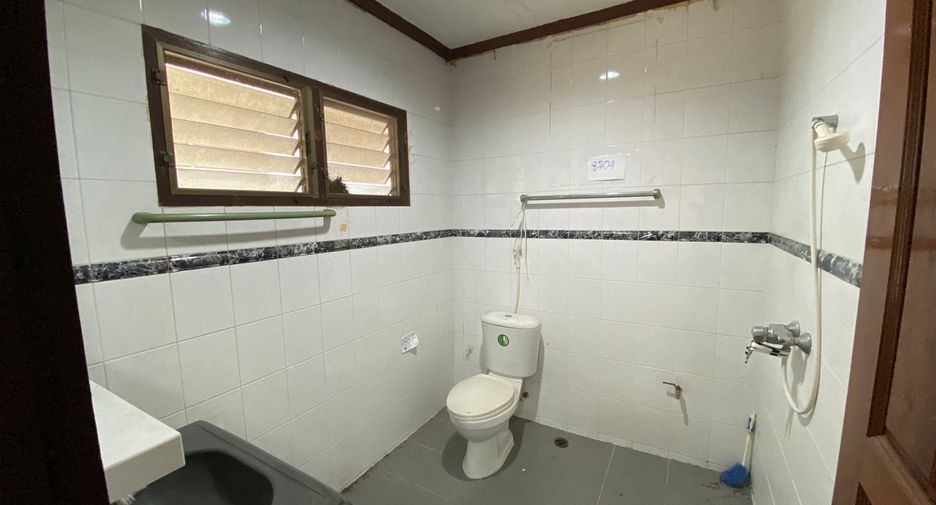 Haus zum Kauf mit 6 Zimmer in Taling Chan, Bangkok
