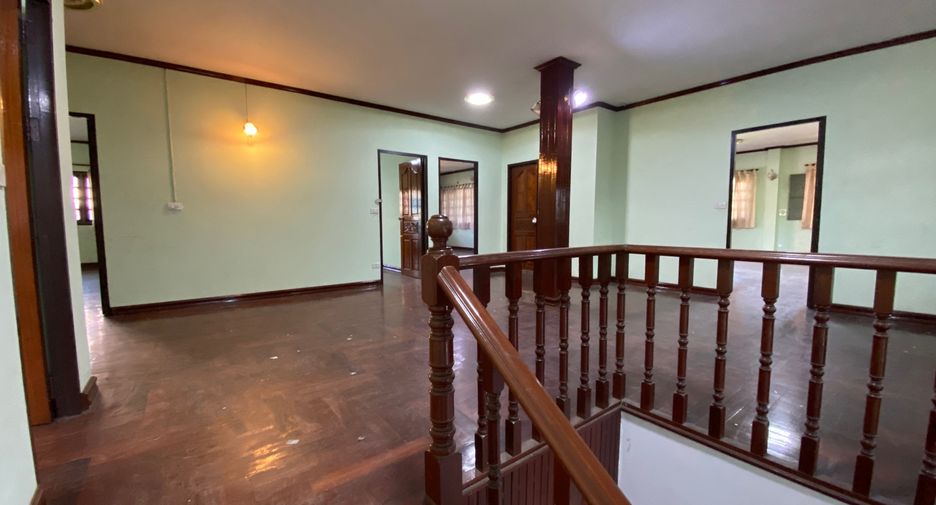 Haus zum Kauf mit 6 Zimmer in Taling Chan, Bangkok