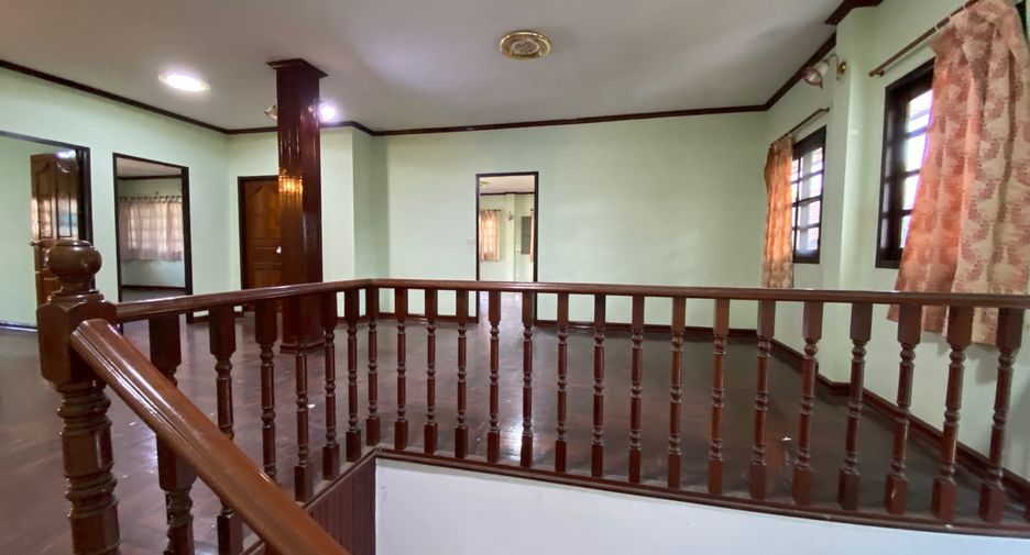 Haus zum Kauf mit 6 Zimmer in Taling Chan, Bangkok