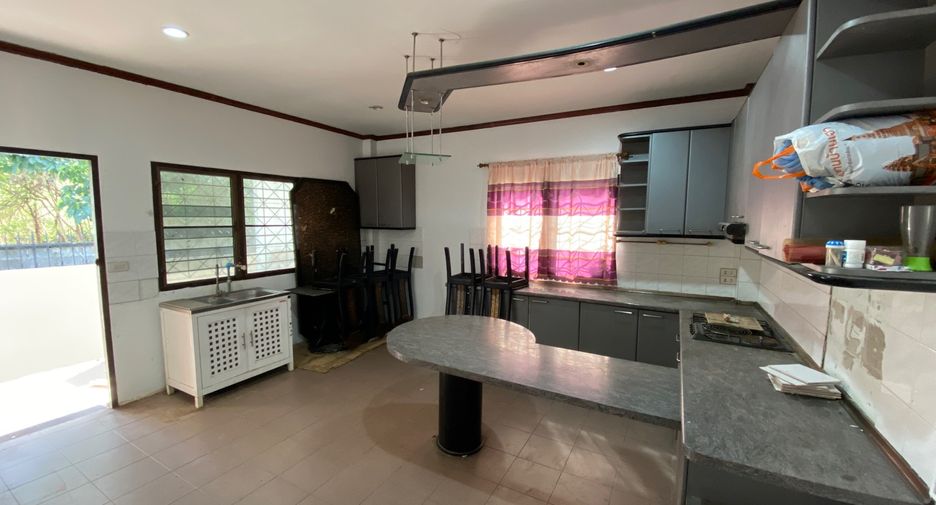 Haus zum Kauf mit 6 Zimmer in Taling Chan, Bangkok