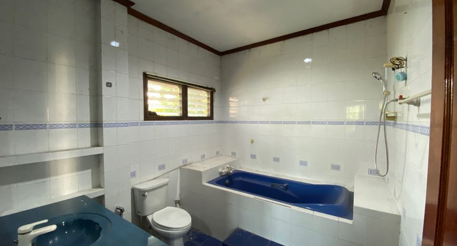 Haus zum Kauf mit 6 Zimmer in Taling Chan, Bangkok