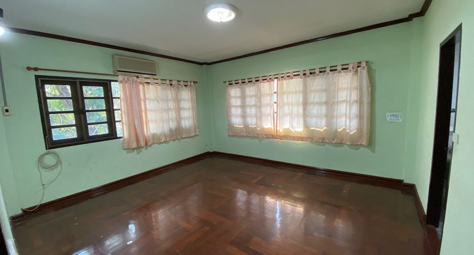 Haus zum Kauf mit 6 Zimmer in Taling Chan, Bangkok