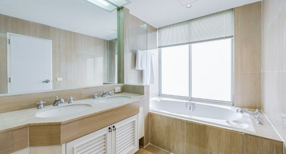 For rent and for sale 2 bedrooms condo in Pathum Wan, Bangkok