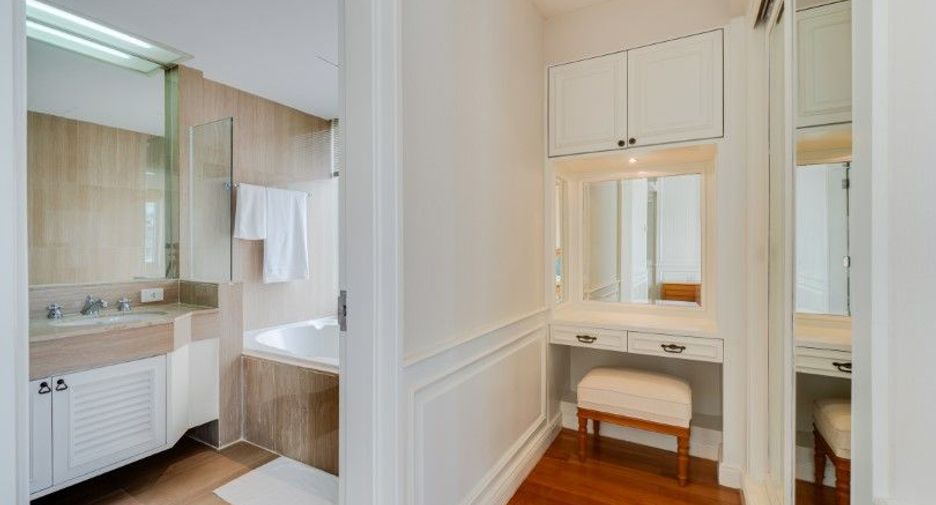 For rent and for sale 2 bedrooms condo in Pathum Wan, Bangkok