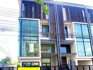 For sale 4 bedrooms retail Space in Wang Thonglang, Bangkok