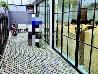 For sale 4 bedrooms retail Space in Wang Thonglang, Bangkok