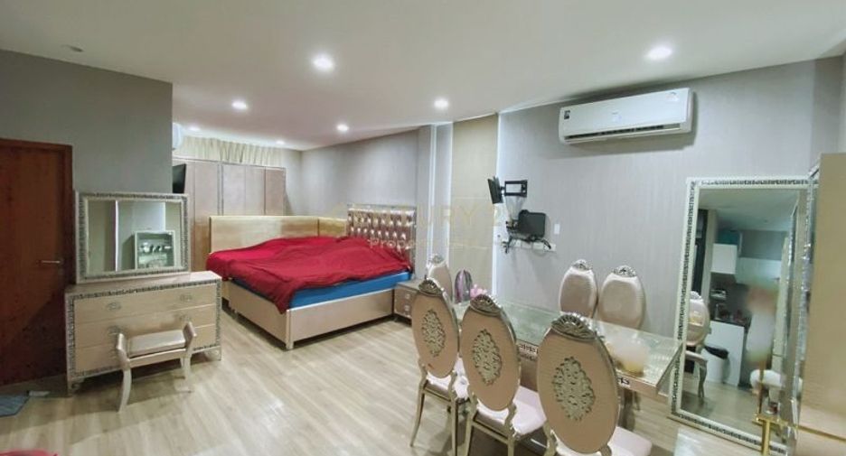 For sale 4 bedrooms retail Space in Wang Thonglang, Bangkok