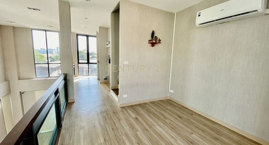 For sale 4 bedrooms retail Space in Wang Thonglang, Bangkok