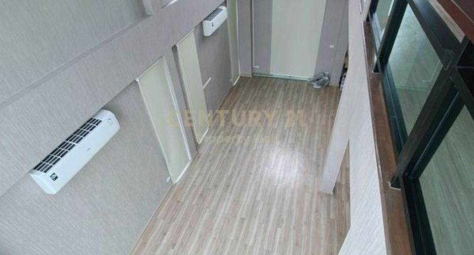 For sale 4 bedrooms retail Space in Wang Thonglang, Bangkok