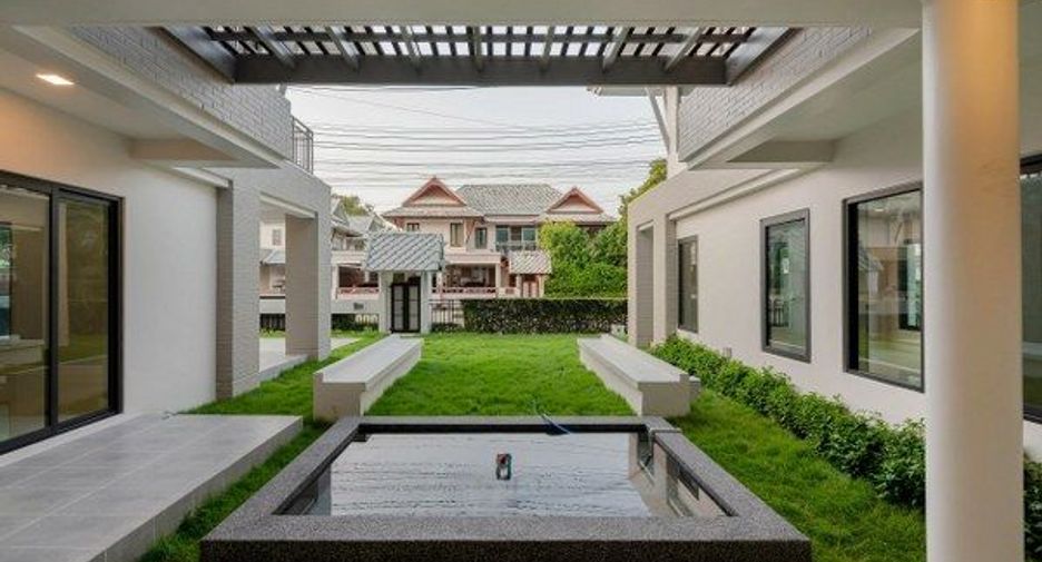 For sale 3 bed house in Thawi Watthana, Bangkok