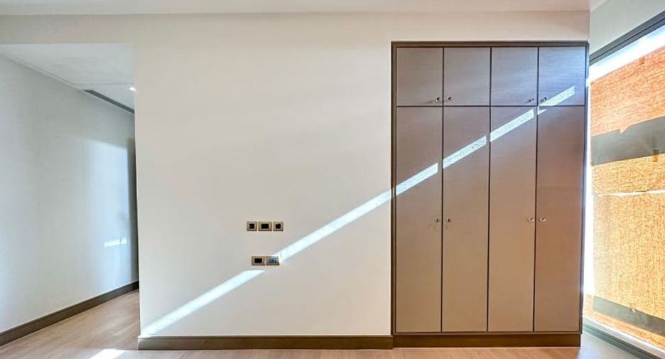 For sale 3 bedrooms condo in Khlong San, Bangkok
