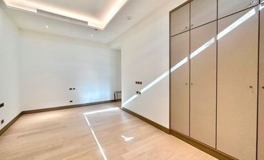 For sale 3 bedrooms condo in Khlong San, Bangkok