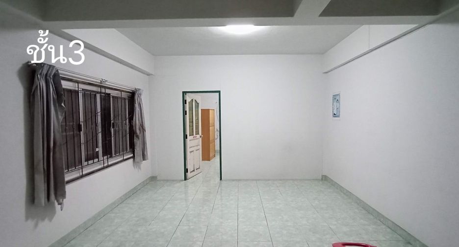 出售 2 卧室 商业空间 在 Si Racha, Chon Buri