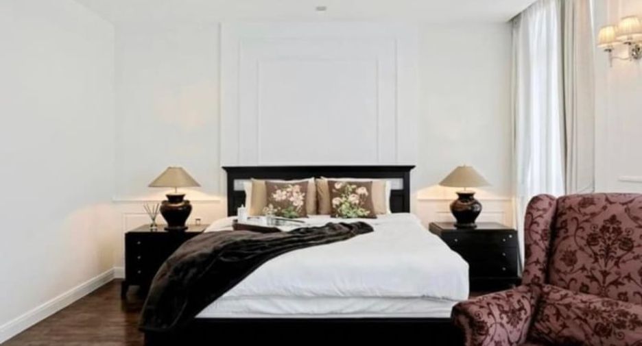 For rent 4 bedrooms condo in Pathum Wan, Bangkok
