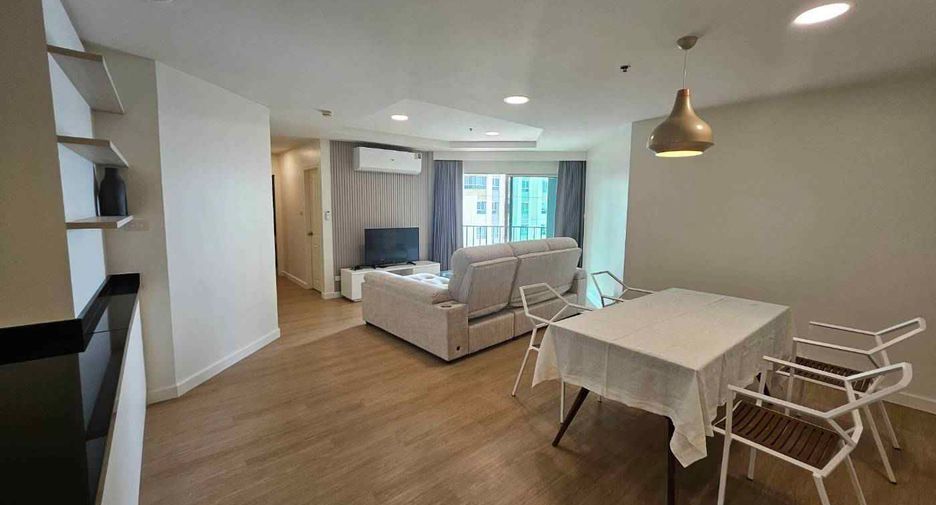 Condo en alquiler y en venta de 2 habitaciones en Huai Khwang, Bangkok