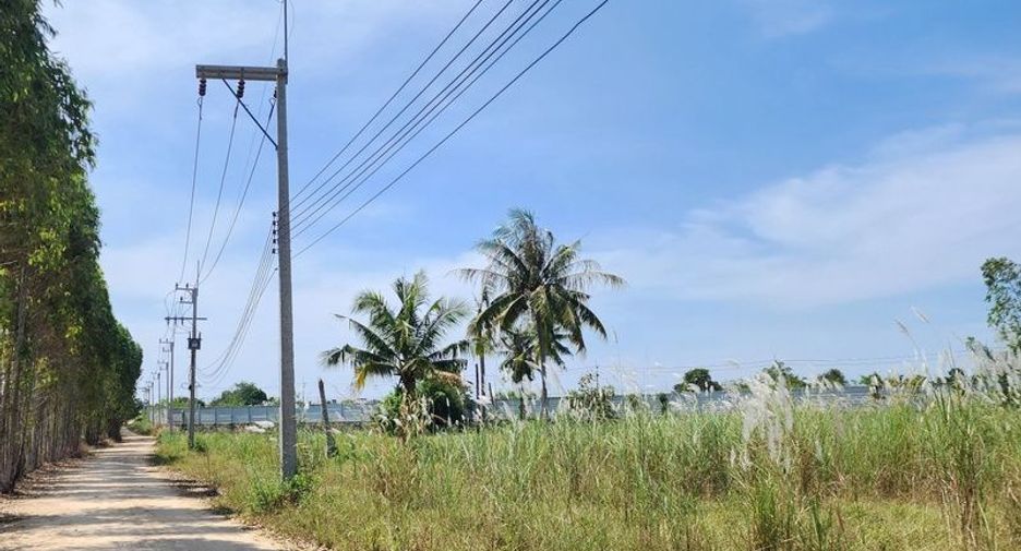出售 土地 在 Bang Lamung, Chon Buri