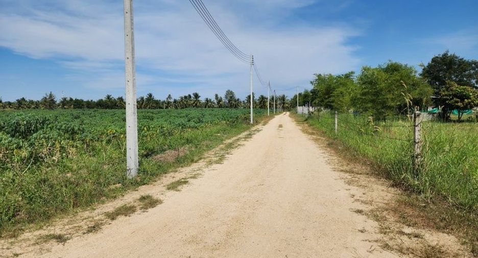出售 土地 在 Bang Lamung, Chon Buri