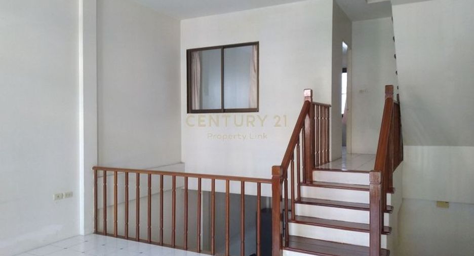 For rent 3 bedrooms townhouse in Wang Thonglang, Bangkok