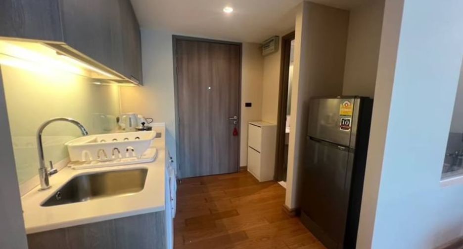 À louer et à vendre 1 chambre condo à Si Racha, Chonburi