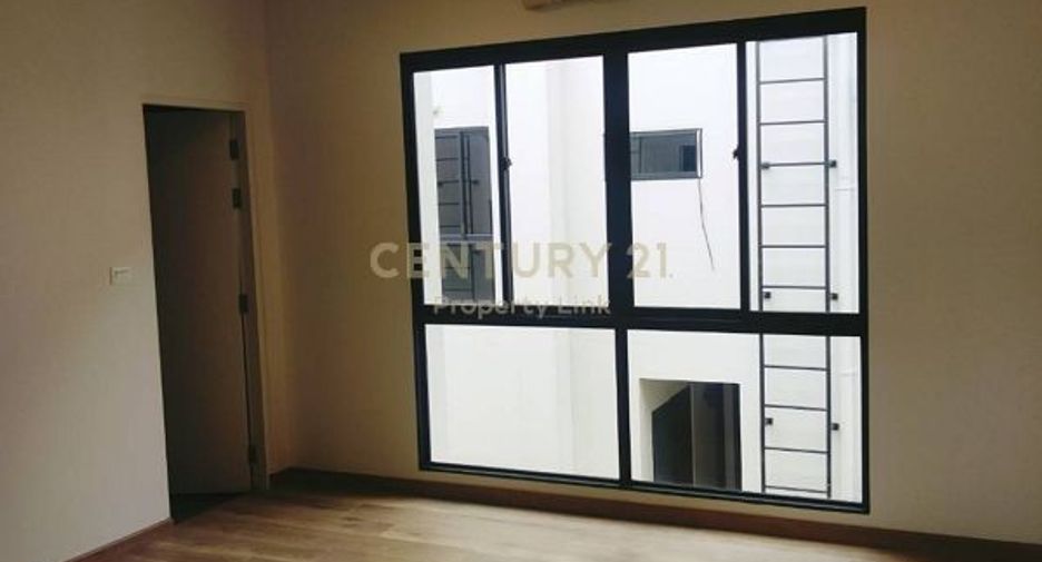 Casa en venta de 3 habitaciones en Yan Nawa, Bangkok