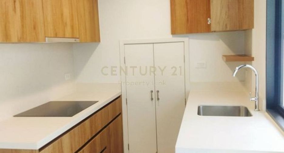 Casa en venta de 3 habitaciones en Yan Nawa, Bangkok