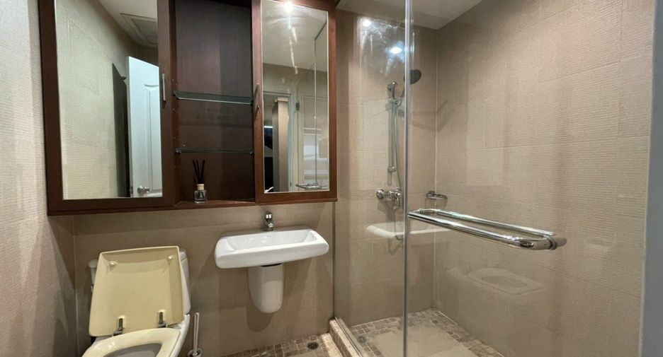 Wohnung zur Miete mit 2 Zimmer in Pathum Wan, Bangkok