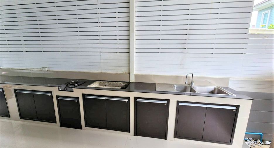 For sale 4 ベッドルーム house in Khlong Sam Wa, Bangkok