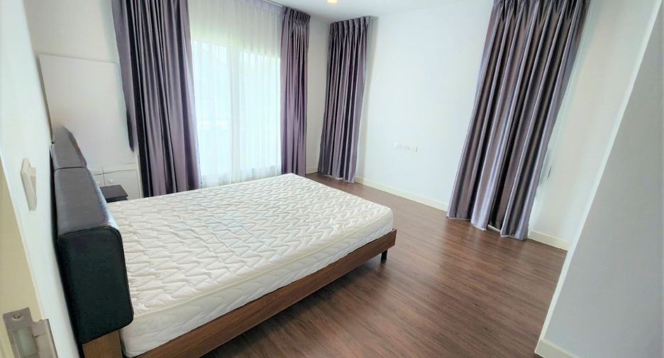 For sale 4 ベッドルーム house in Khlong Sam Wa, Bangkok