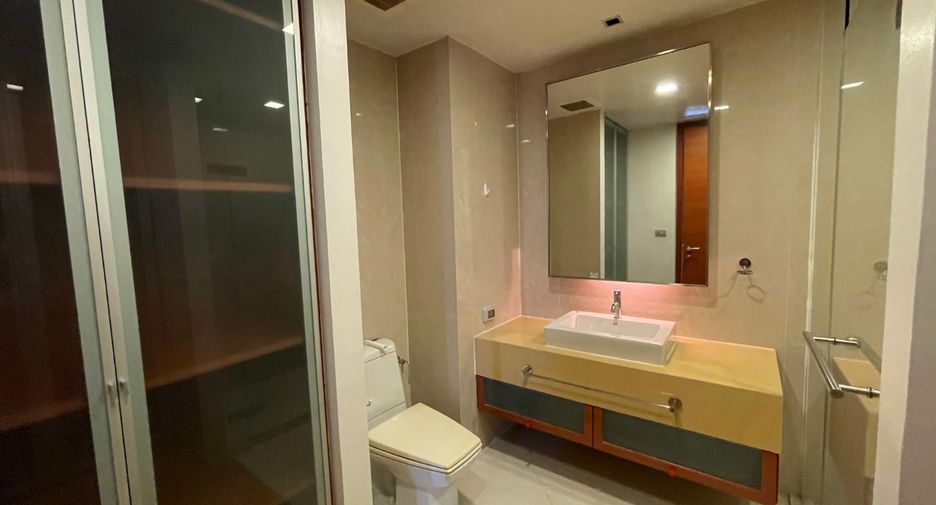 For rent 3 bedrooms condo in Khlong Toei, Bangkok