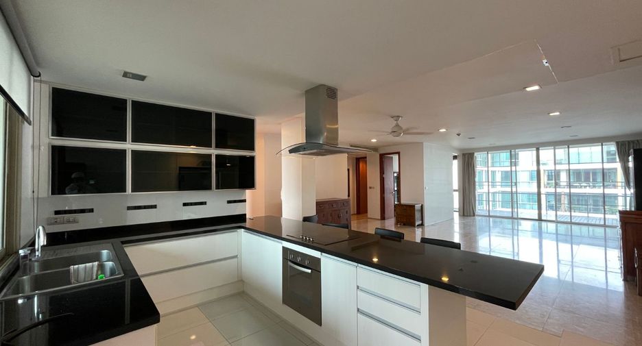 For rent 3 bedrooms condo in Khlong Toei, Bangkok