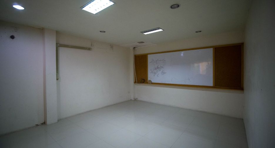 For rent 3 bed office in Mueang Nonthaburi, Nonthaburi