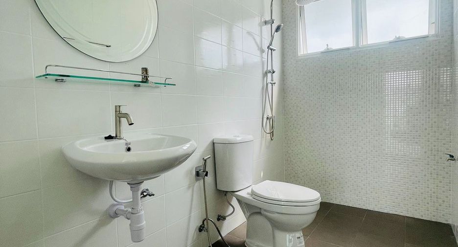 For sale 4 Beds house in Mueang Pathum Thani, Pathum Thani