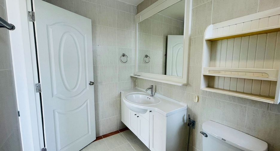 For sale 4 Beds house in Mueang Pathum Thani, Pathum Thani