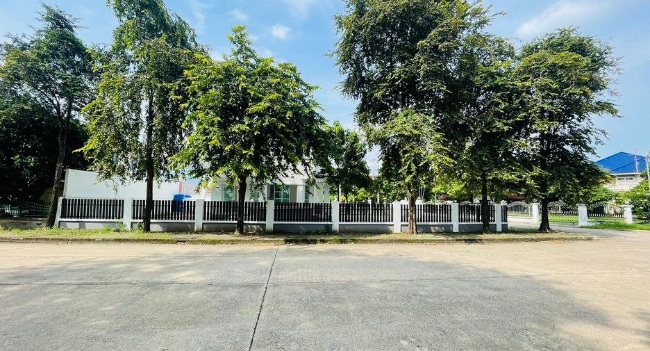 For sale 4 Beds house in Mueang Pathum Thani, Pathum Thani