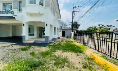 出售 4 卧室 独立屋 在 Mueang Pathum Thani, Pathum Thani